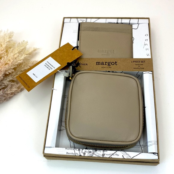 Margot 2 piece boxed jewelry case & card case set NWT!  Genuine leather - Picture 16 of 16